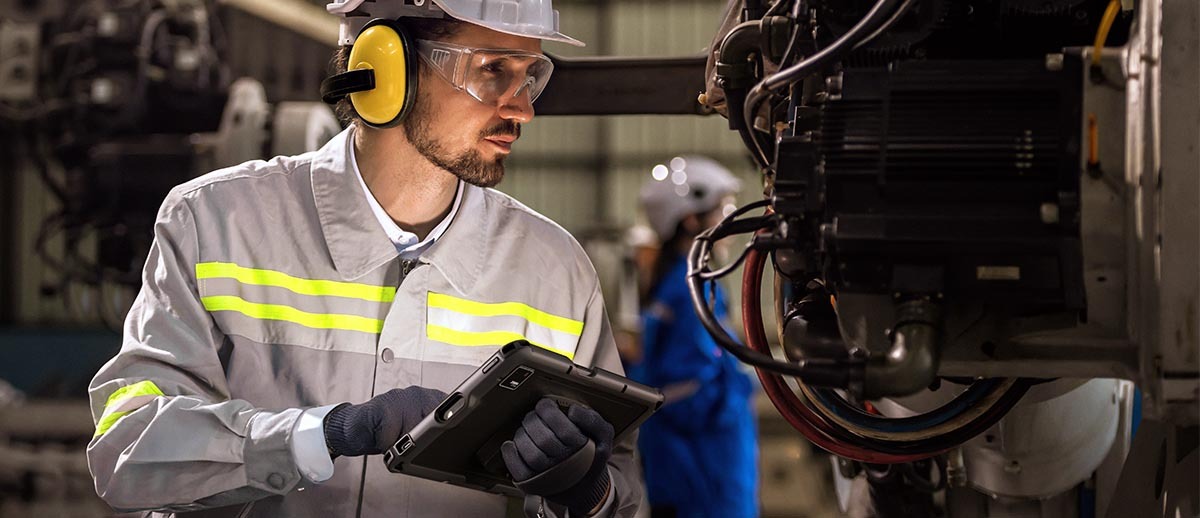 Stop Buying Consumer Tablets: Why the Zebra ET401 Tablet is Better